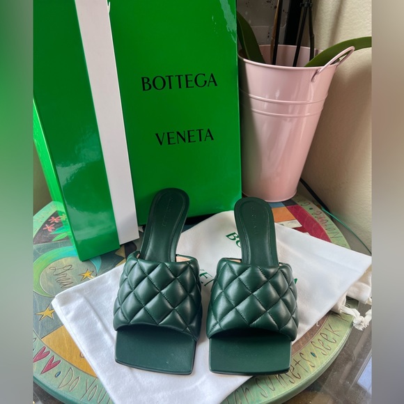 SOLD🤍🌸 FINAL SALE💚no offers BOTTEGA VENETA pibe green padded sandals 🌸 - Picture 3 of 13